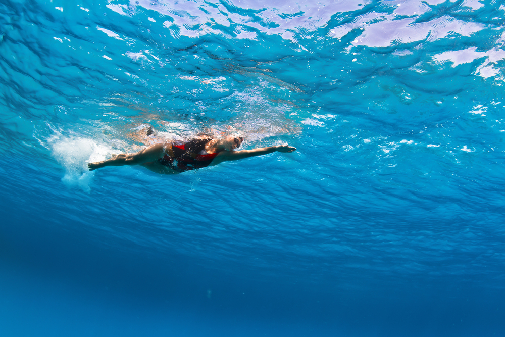 Πώς η κολύμβηση οφελεί το σώμα μας